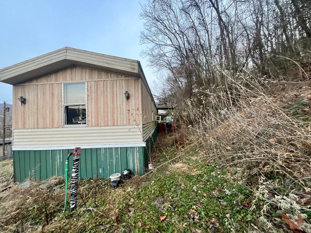 Image for SOLD $17,600 - 3 Bedroom Mobile Home in Charleston