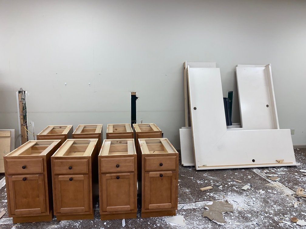 4 L Shaped Counter Desk Tops with Cabinetry