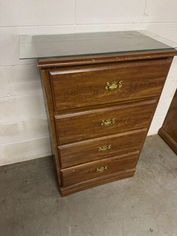 4 Drawer chest of drawers