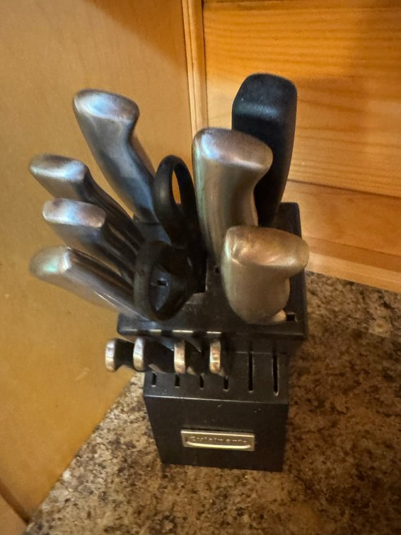 Knife rack with knives