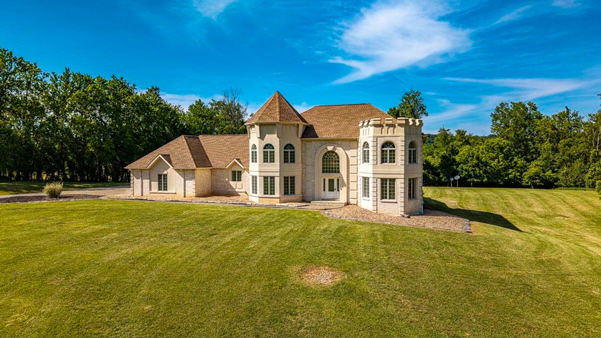 Image for SOLD $726,000 - Luxury 5 Bedroom Estate on 52 Acres with Pool & Heated Workshop in Greene County