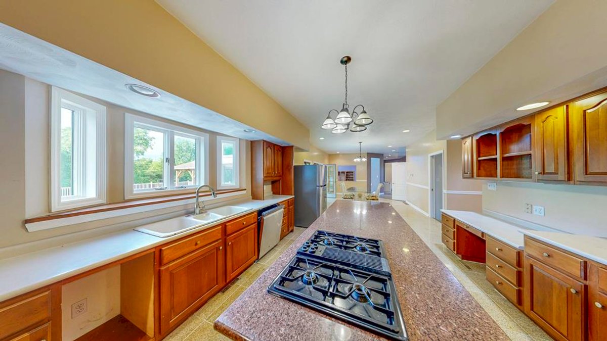 Image for SOLD $726,000 - Luxury 5 Bedroom Estate on 52 Acres with Pool & Heated Workshop in Greene County