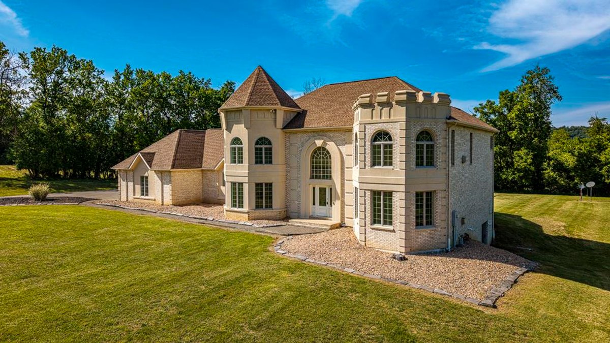 Image for SOLD $726,000 - Luxury 5 Bedroom Estate on 52 Acres with Pool & Heated Workshop in Greene County