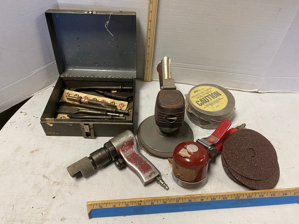 Air Chisel with Tips, 2 Air Sanders, Sanding Discs