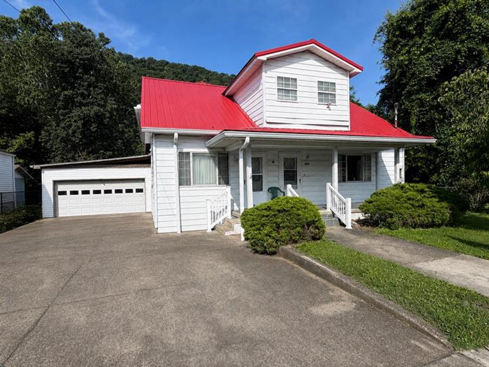 Image for SOLD $83,600 - Spacious 5 Bedroom Riverfront Home in Kanawha County