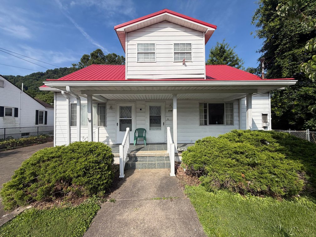 Image for SOLD $83,600 - Spacious 5 Bedroom Riverfront Home in Kanawha County