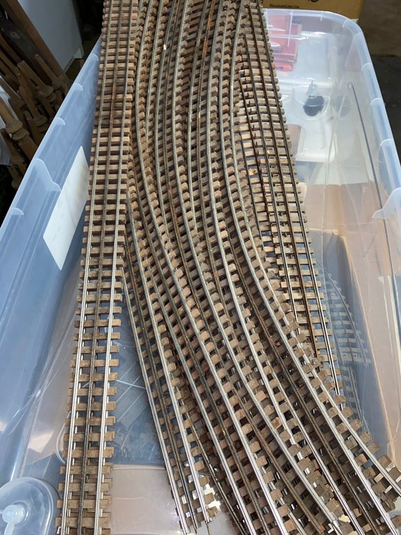 Lionel Super Track with Wooden Ties in 3 Foot Lengths