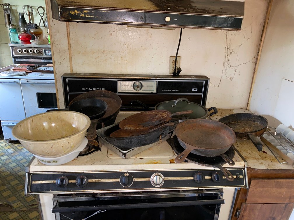 Cast Iron Skillets, Texas ware Bowl