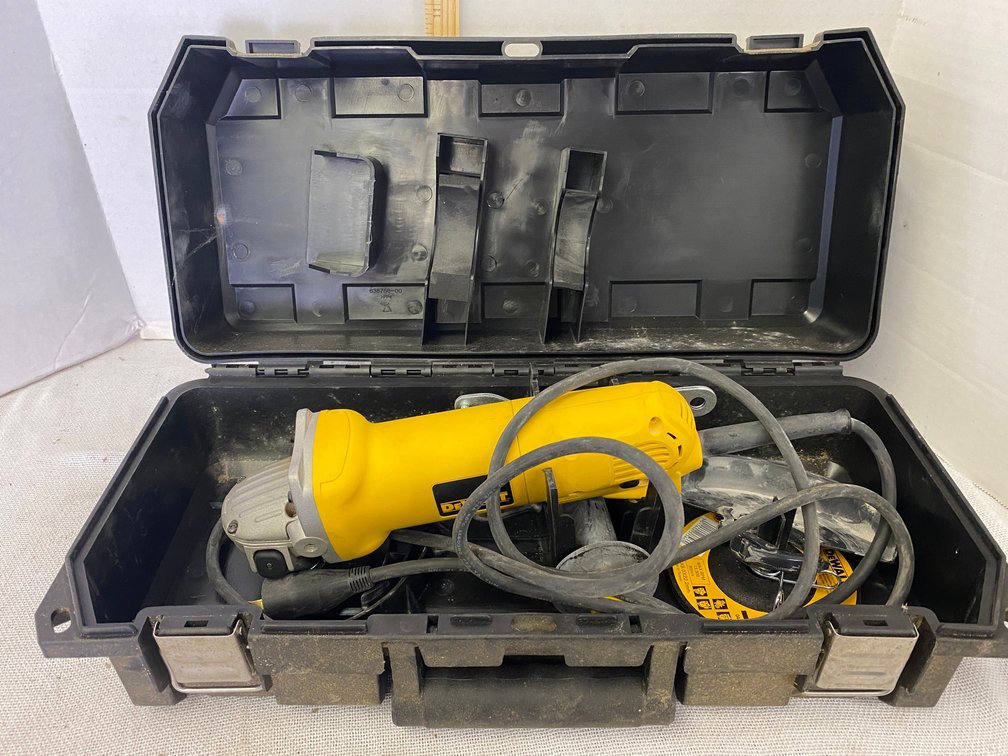 DeWalt 4 1/2 Inch angle Grinder Model D28402