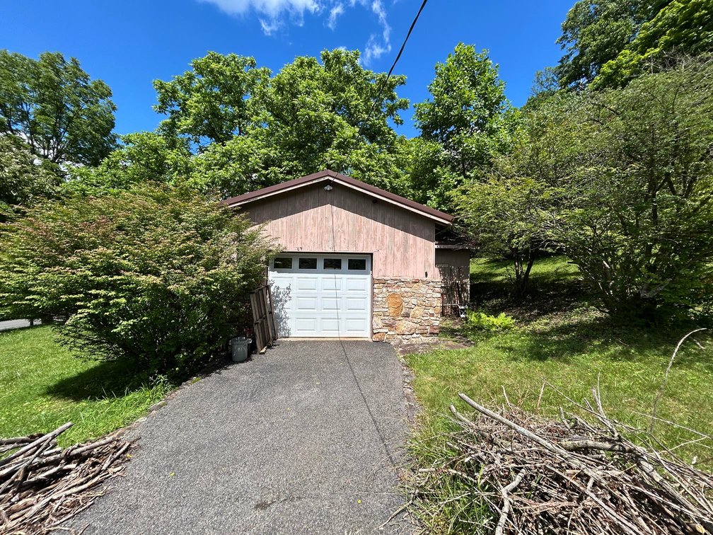 Image for Move-in Ready 3 Bedroom on 1.22 Beautiful Acres in Fairmont
