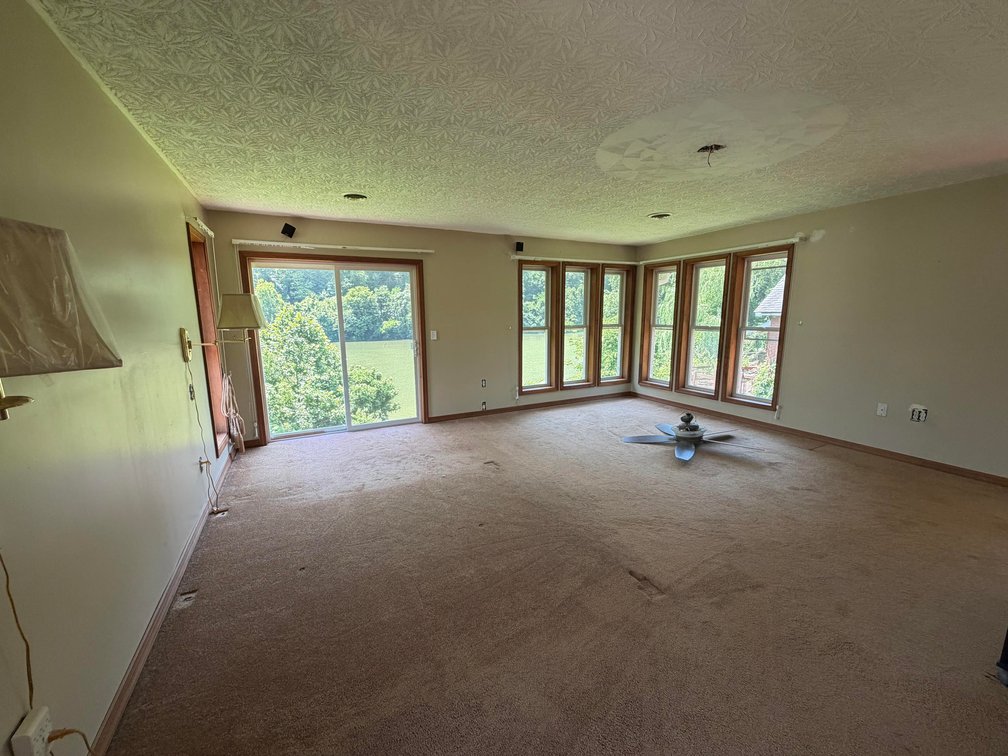 Image for SOLD $83,600 - Spacious 5 Bedroom Riverfront Home in Kanawha County
