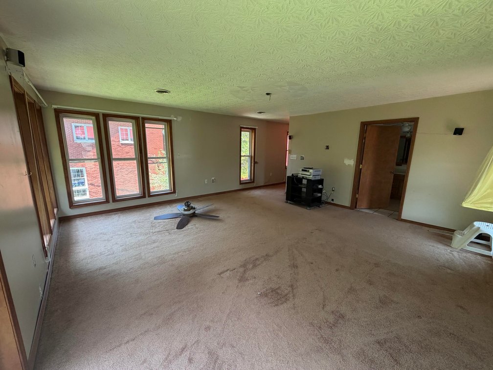 Image for SOLD $83,600 - Spacious 5 Bedroom Riverfront Home in Kanawha County