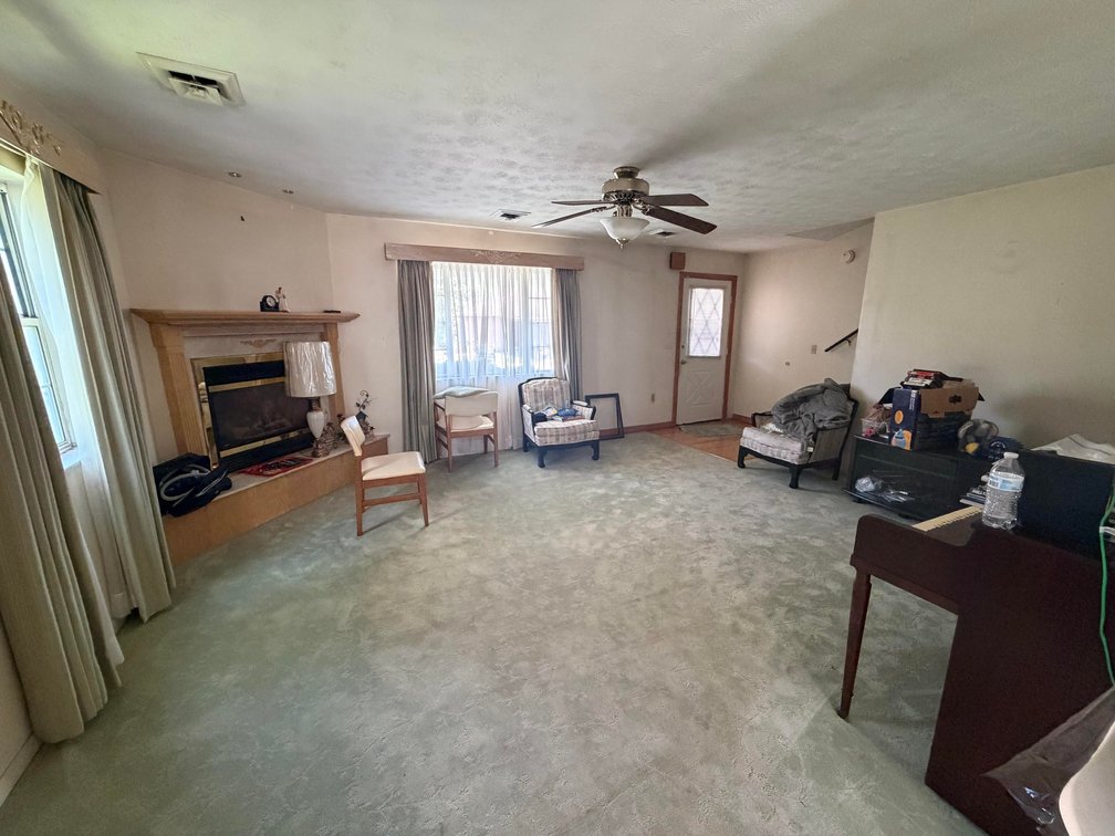 Image for SOLD $83,600 - Spacious 5 Bedroom Riverfront Home in Kanawha County