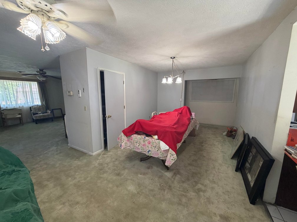 Image for SOLD $83,600 - Spacious 5 Bedroom Riverfront Home in Kanawha County