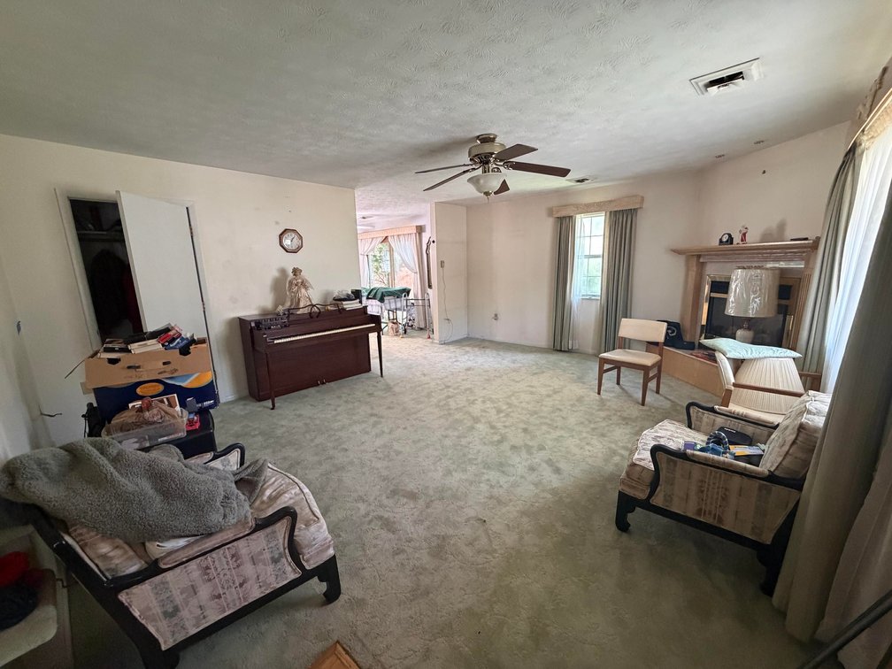 Image for SOLD $83,600 - Spacious 5 Bedroom Riverfront Home in Kanawha County