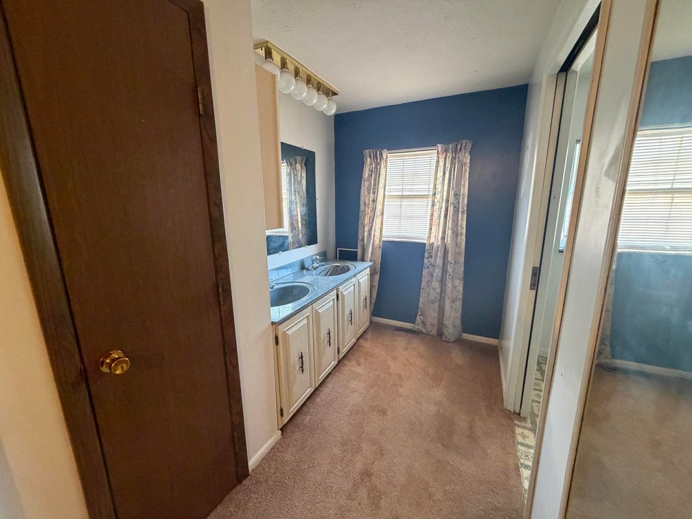 Image for SOLD $83,600 - Spacious 5 Bedroom Riverfront Home in Kanawha County