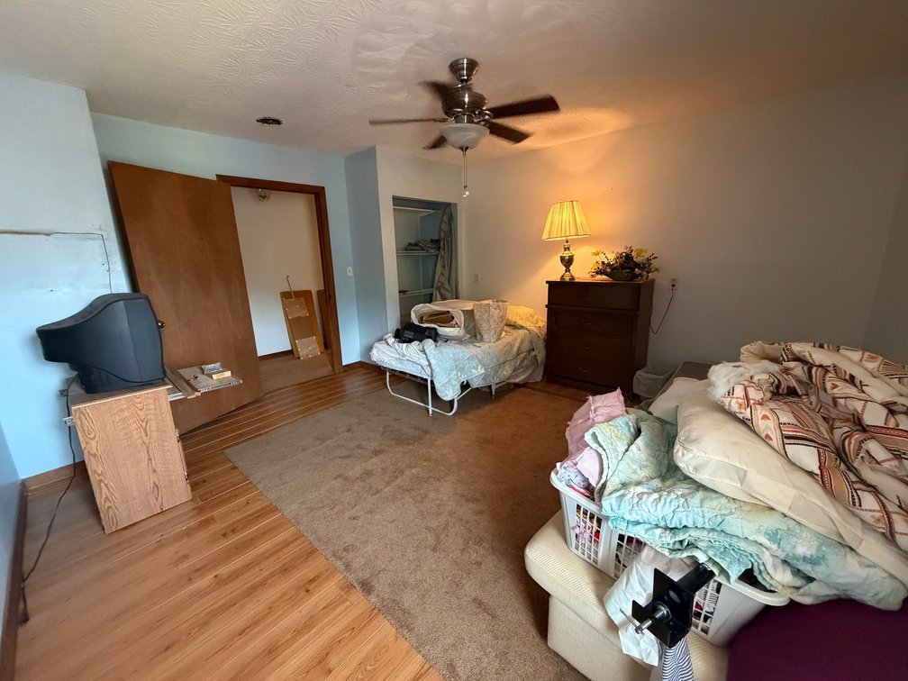Image for SOLD $83,600 - Spacious 5 Bedroom Riverfront Home in Kanawha County