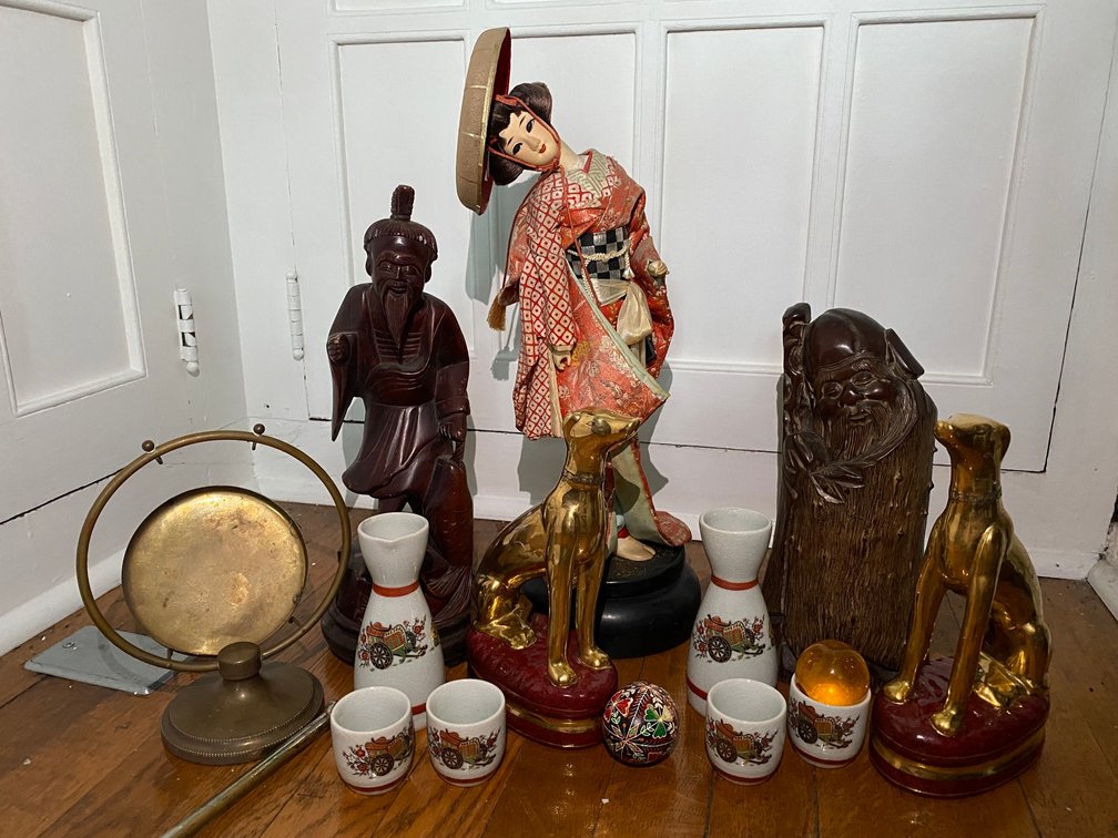 Collection of Home D\uFFFdcor Items