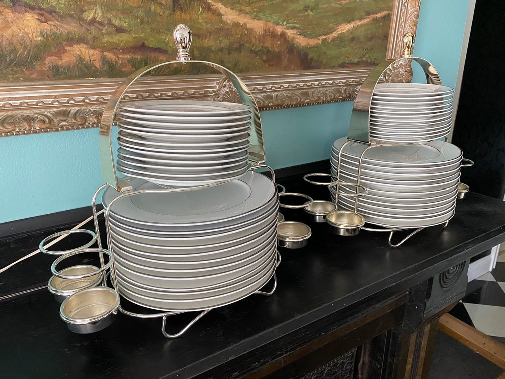 Set of 24 Serving Plates 12 each set in Buffet Caddy
