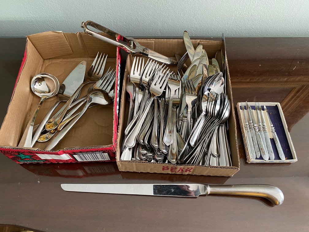 Utensils, Serving Knife, Flatware includes