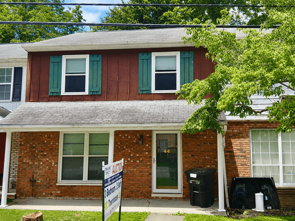 Image for SOLD $77,000 - 2 Bedroom Townhome in St. Albans with River Views