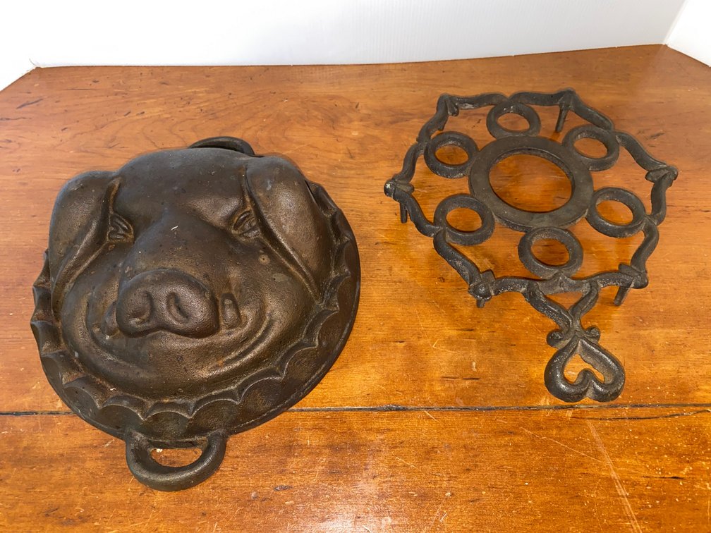 Cast iron pig head mold