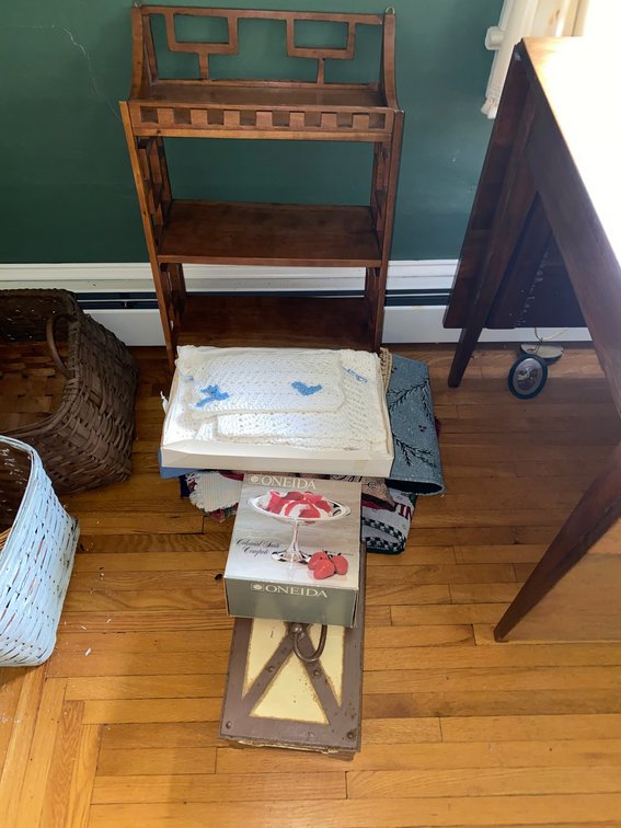 Wall hanging book shelf, tapestry items