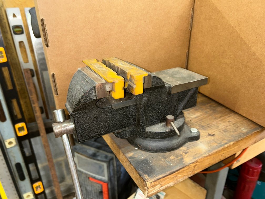 Great neck 4 inch Bench Vise