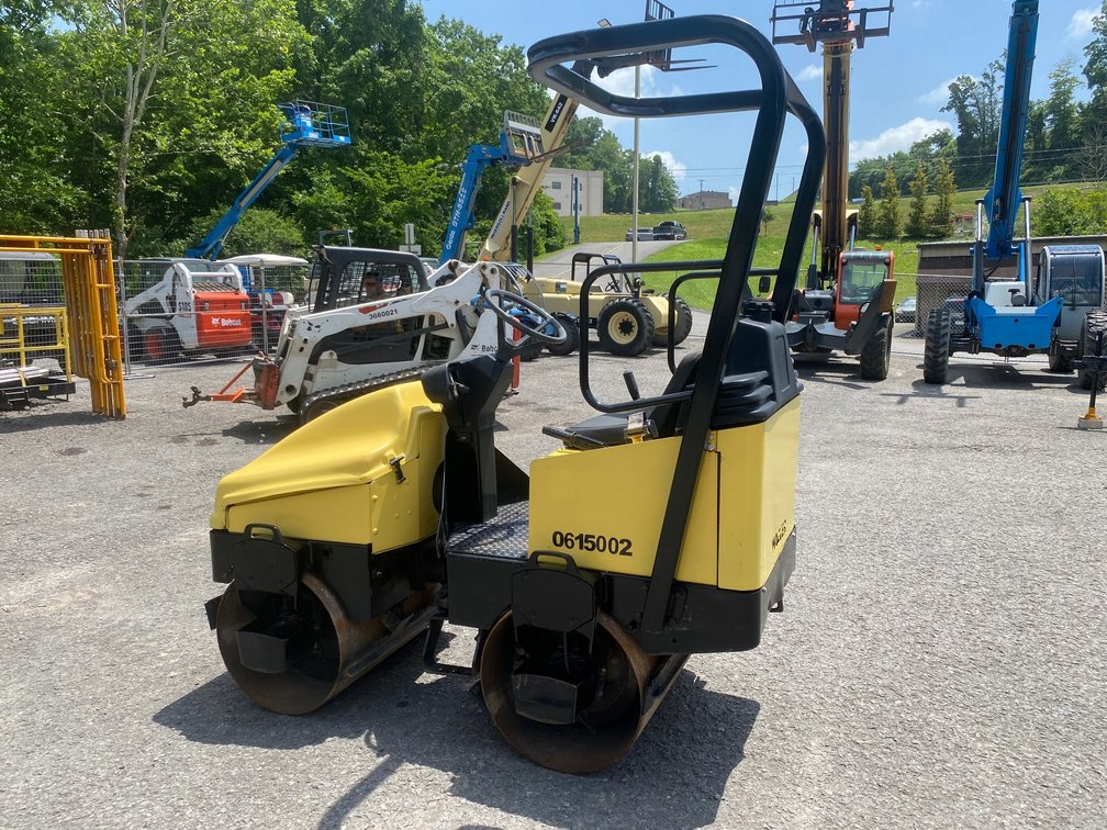 2002 RD11V 36" Wacker Roller