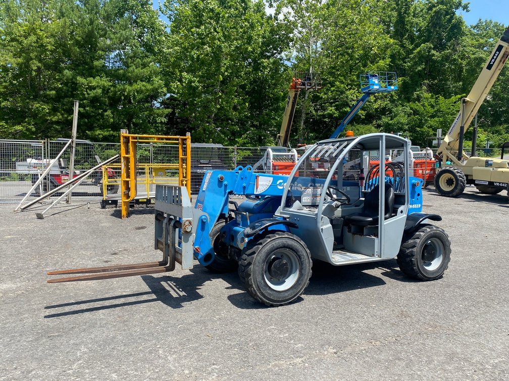 2008 5519 Genie Forklift