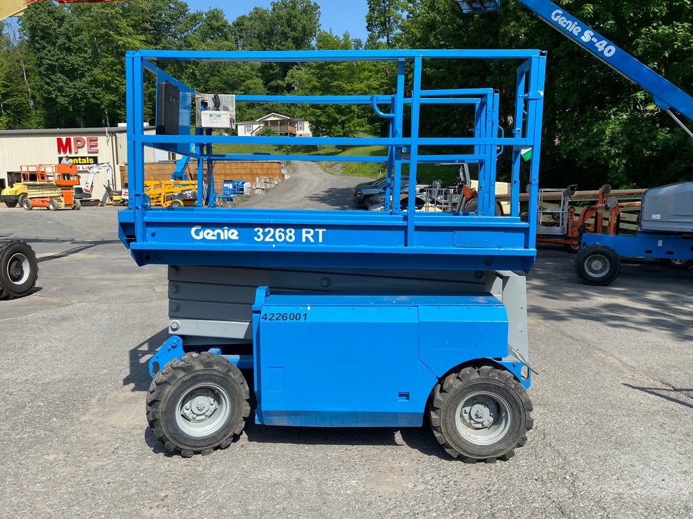 2001 Genie Gs-3268RT Scissor lift