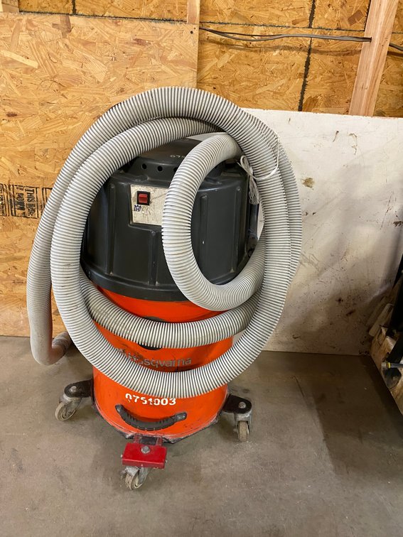 Husqvarna heavy duty dust extractor/vacuum