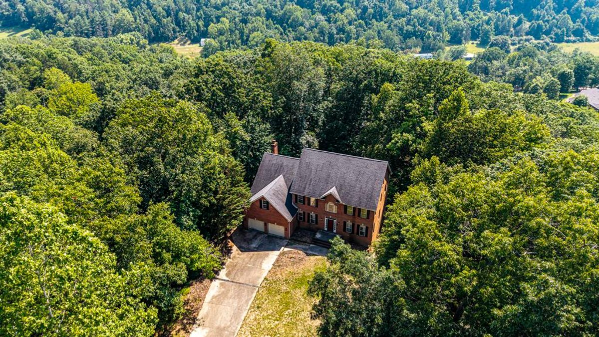 Image for SOLD $495,000 - Expansive Brick 6 Bedroom on Over 6 Acres in Scott Depot