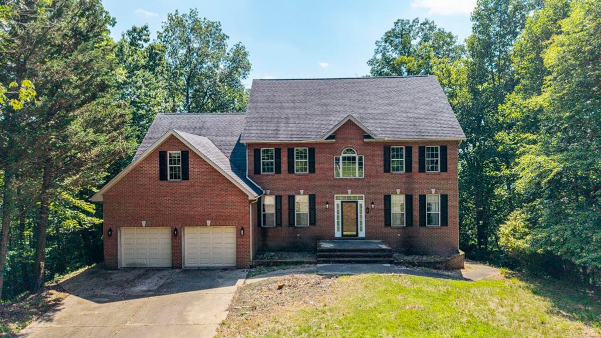 Image for SOLD $495,000 - Expansive Brick 6 Bedroom on Over 6 Acres in Scott Depot