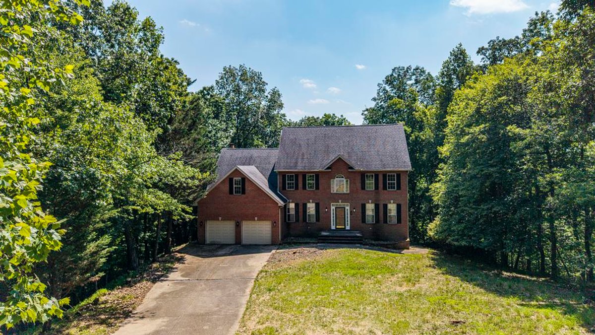 Image for SOLD $495,000 - Expansive Brick 6 Bedroom on Over 6 Acres in Scott Depot