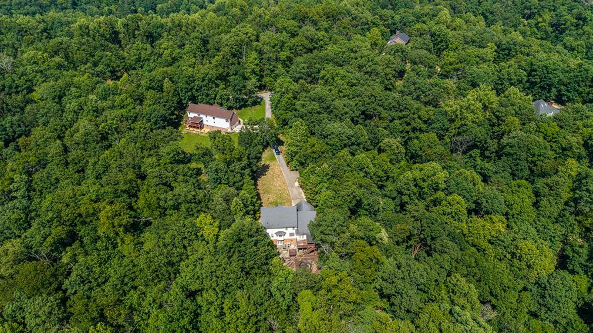 Image for SOLD $495,000 - Expansive Brick 6 Bedroom on Over 6 Acres in Scott Depot