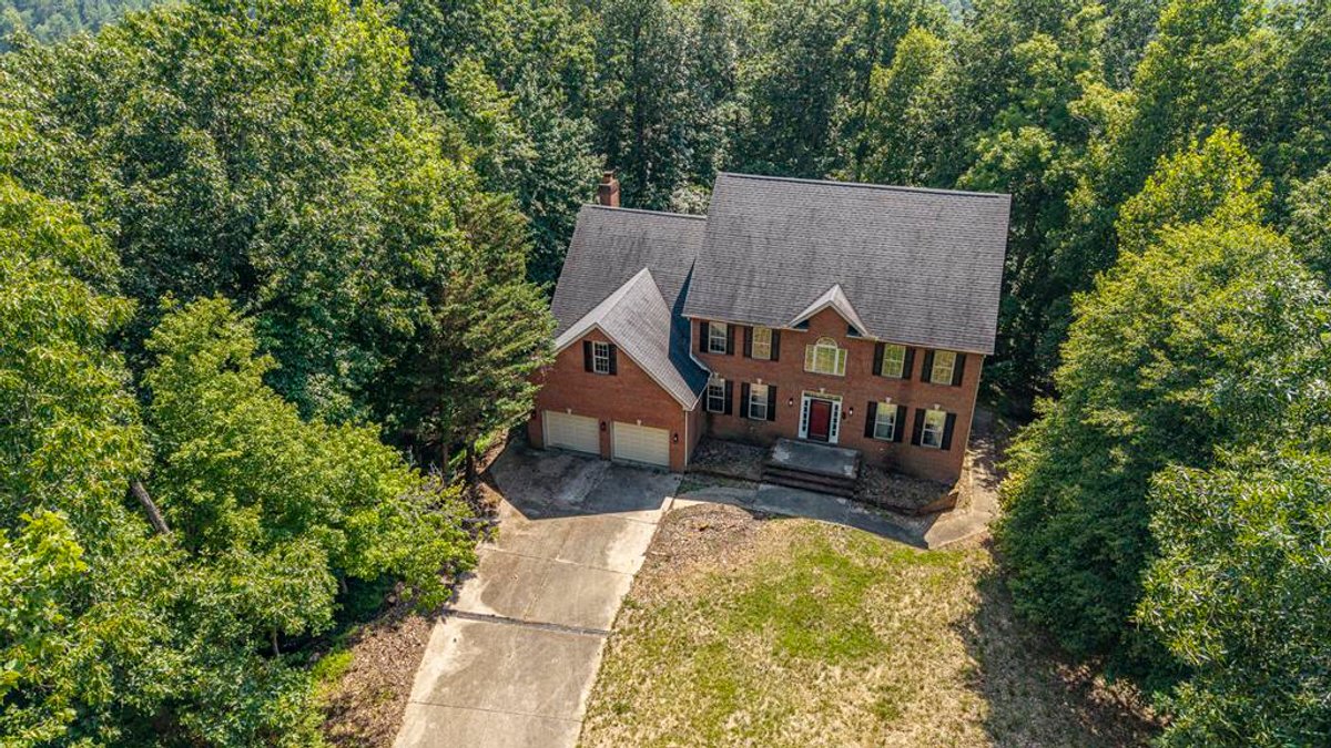 Image for SOLD $495,000 - Expansive Brick 6 Bedroom on Over 6 Acres in Scott Depot