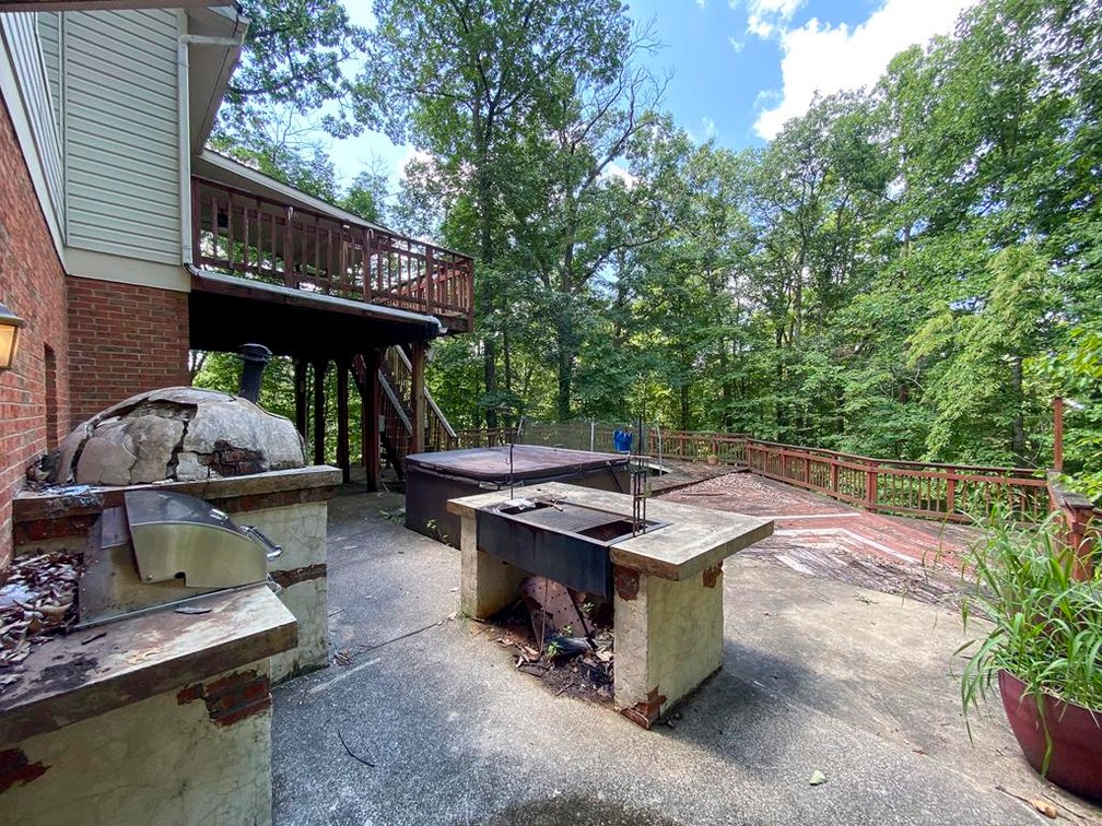 Image for SOLD $495,000 - Expansive Brick 6 Bedroom on Over 6 Acres in Scott Depot