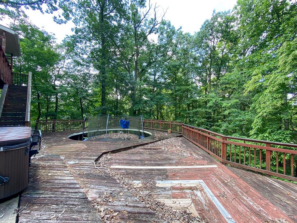 Image for SOLD $495,000 - Expansive Brick 6 Bedroom on Over 6 Acres in Scott Depot