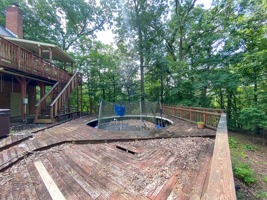Image for SOLD $495,000 - Expansive Brick 6 Bedroom on Over 6 Acres in Scott Depot