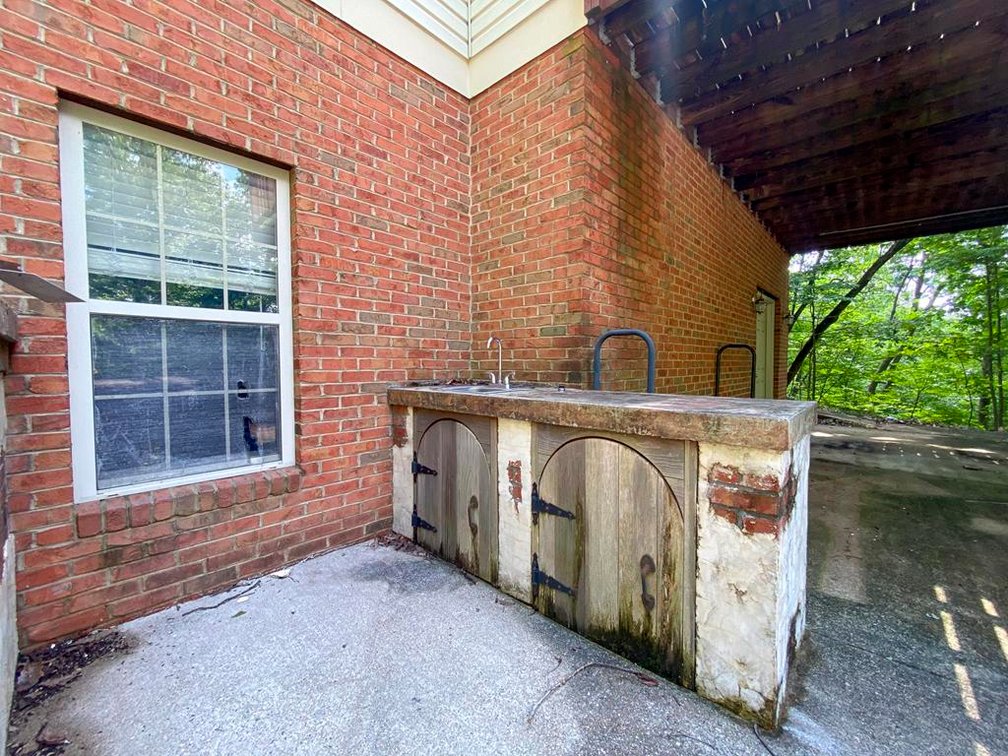 Image for SOLD $495,000 - Expansive Brick 6 Bedroom on Over 6 Acres in Scott Depot