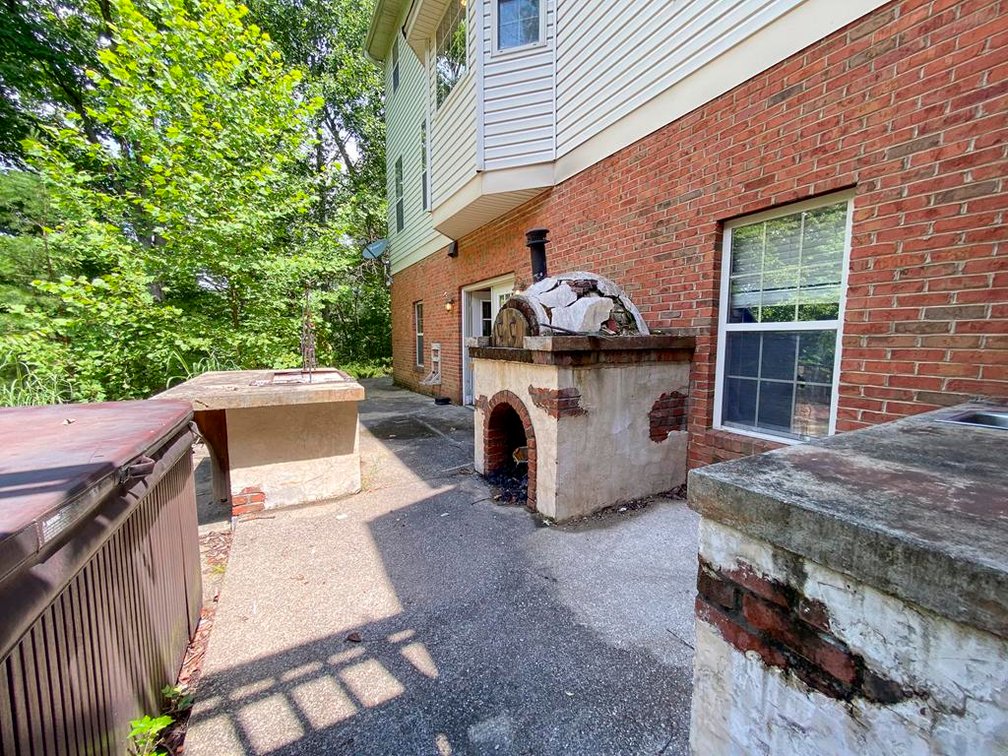 Image for SOLD $495,000 - Expansive Brick 6 Bedroom on Over 6 Acres in Scott Depot