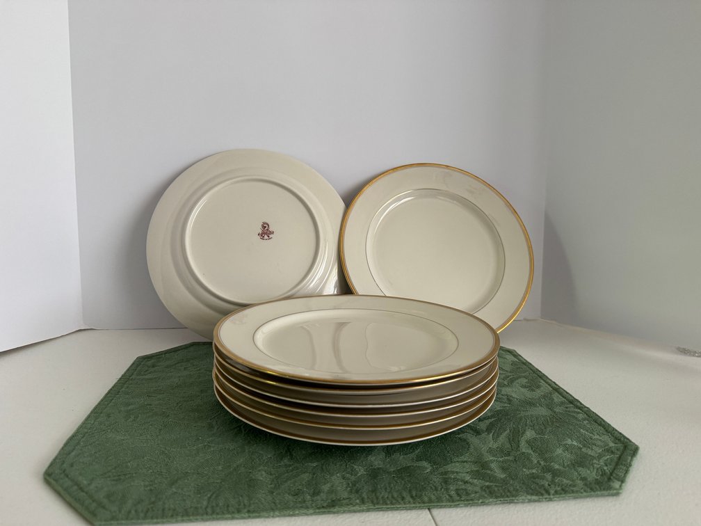 8 Warwick Ceramic Plates