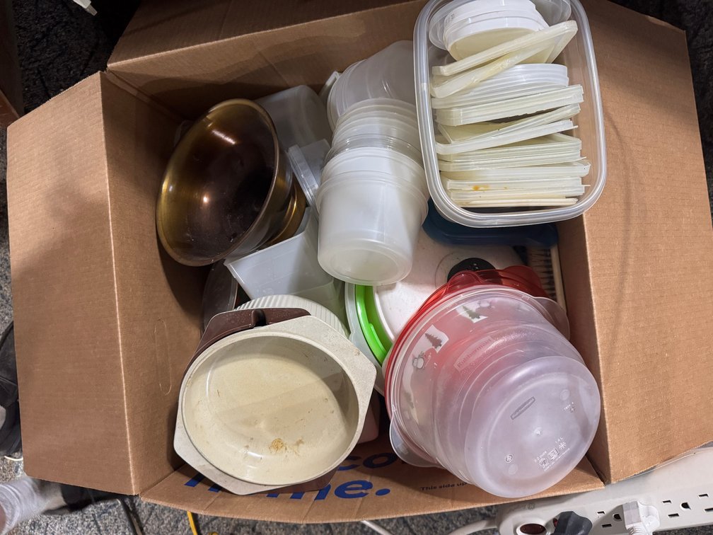 Plastic storage containers