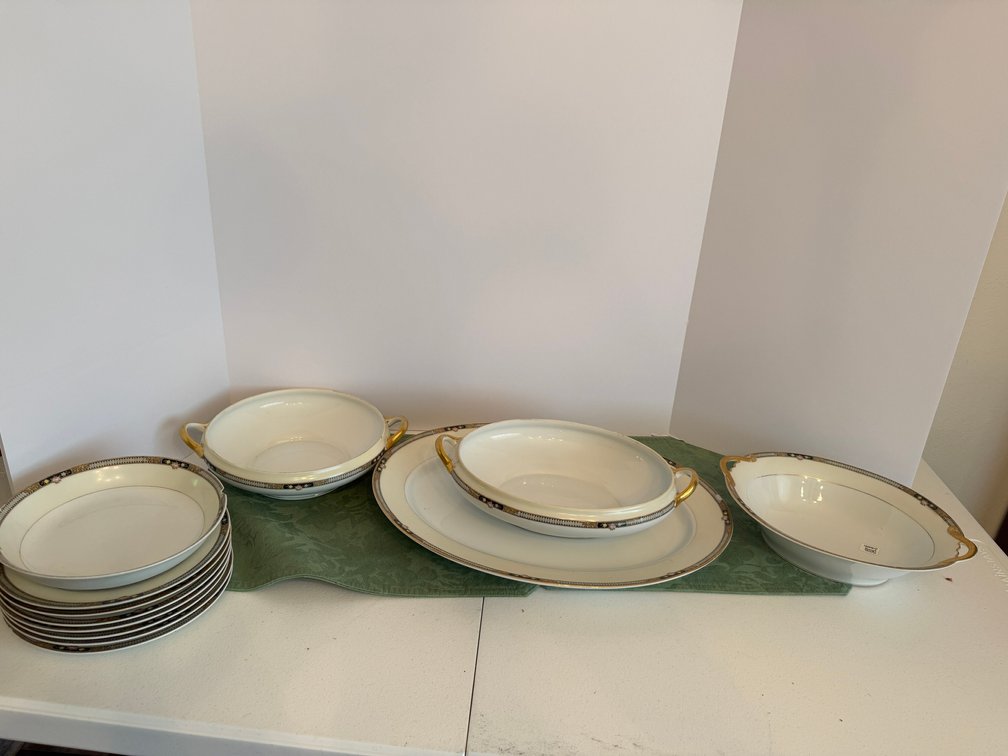 13 Noritake Olanta Porcelain Dinnerware Pieces