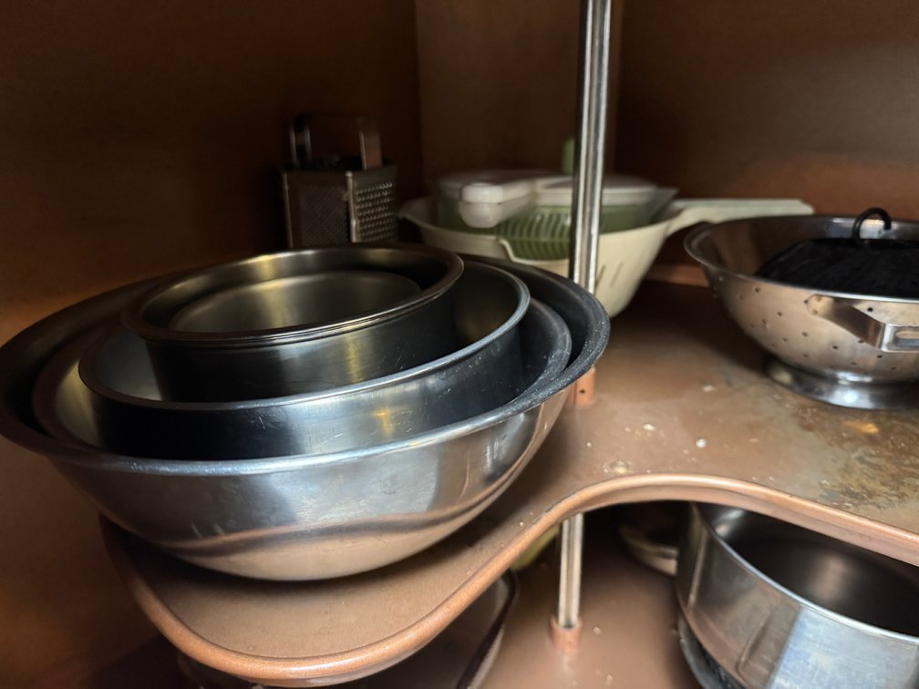 Contents of Cabinet - Kitchenware
