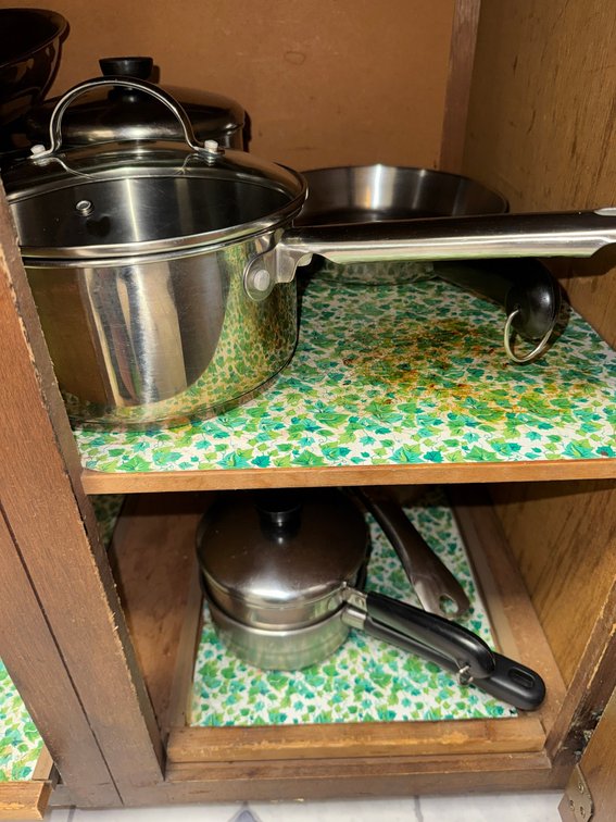 Contents of Cabinet - Kitchenware