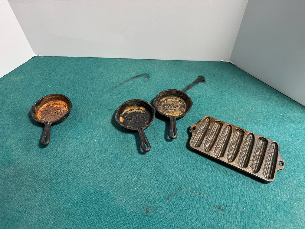 3 Niferex Cast Iron Mini Skillets and Cornstick Pan