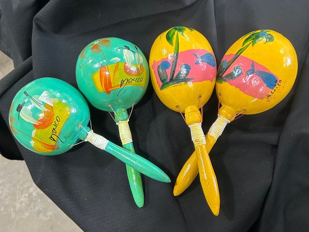 2-Pair Vintage Maracas
