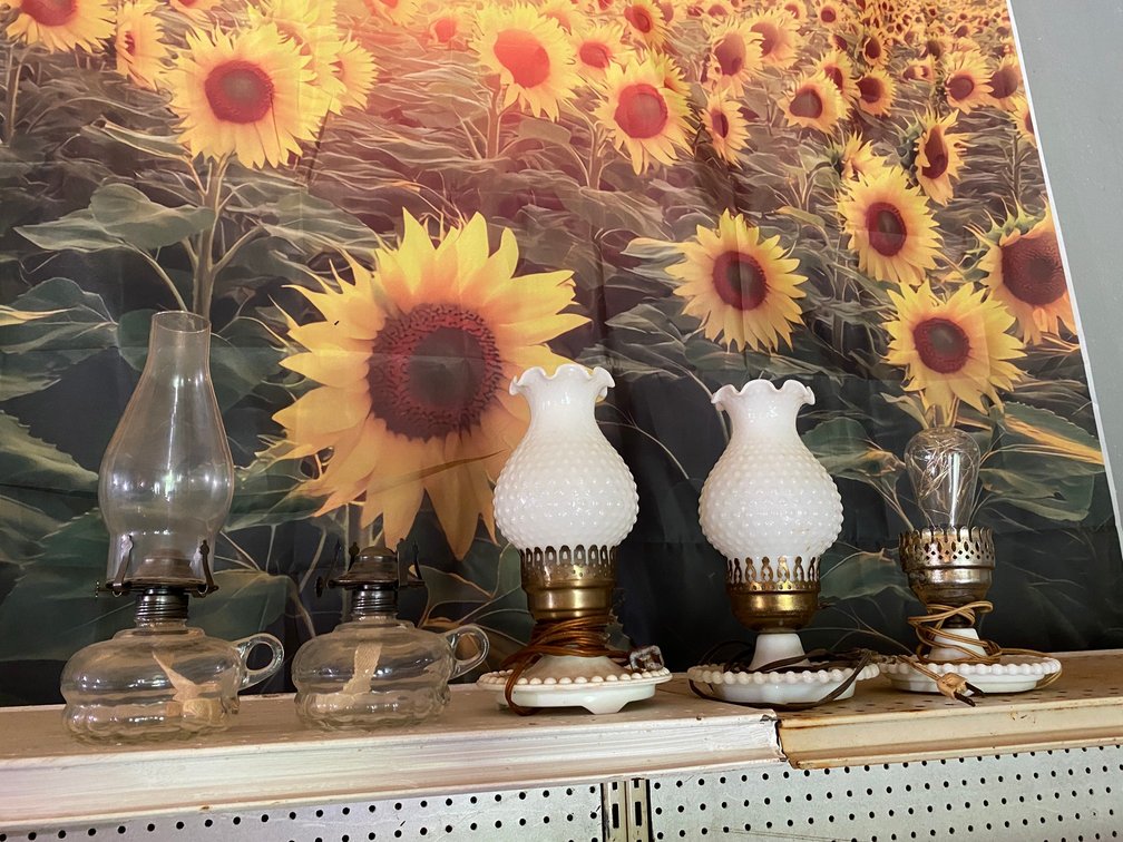 2 Oil lamps, 2 milk hobnail glass lamps